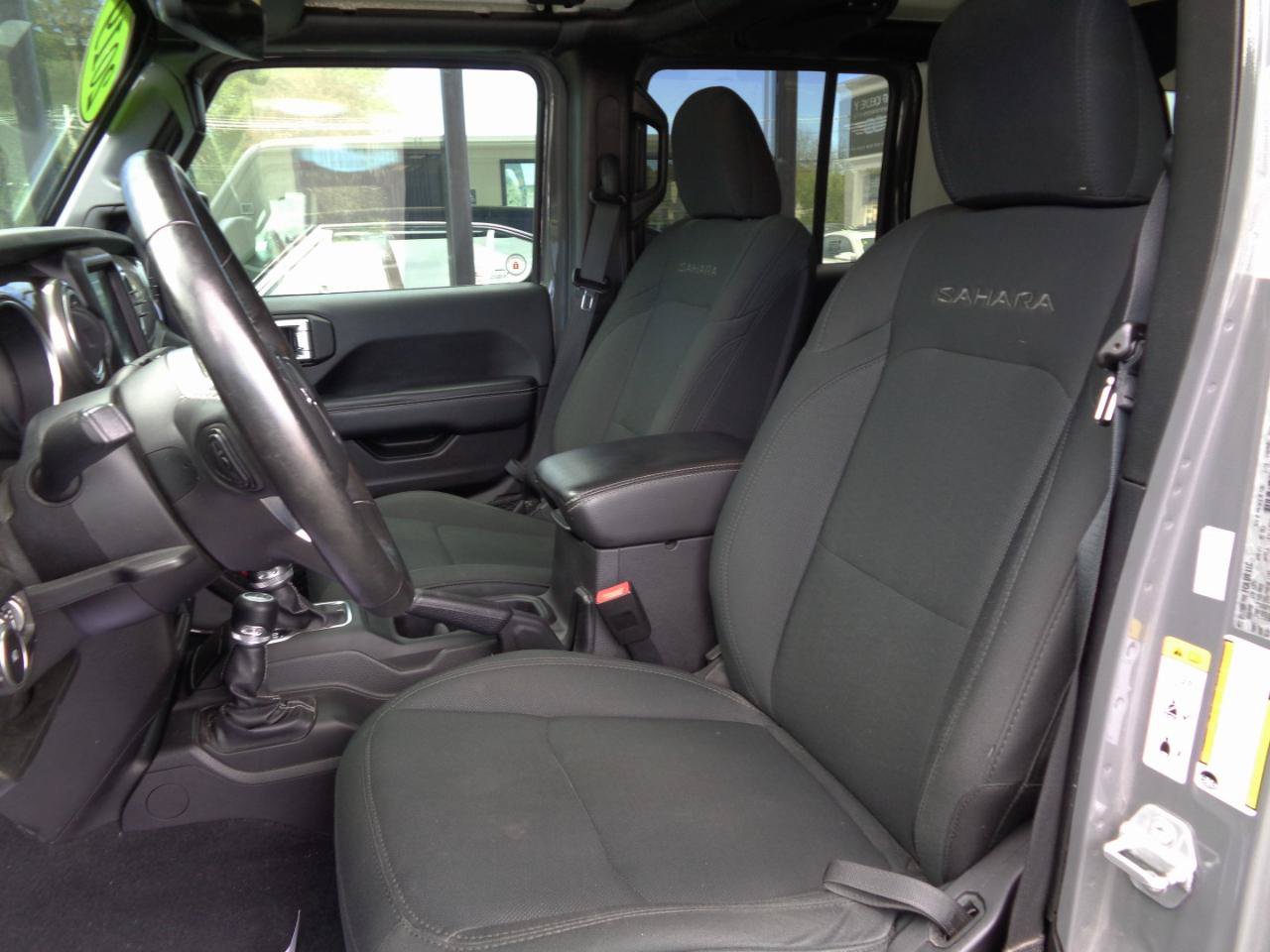 Used 2019 Jeep Wrangler Unlimited Sahara w/ Dual Top Group AWD/4WD image 9