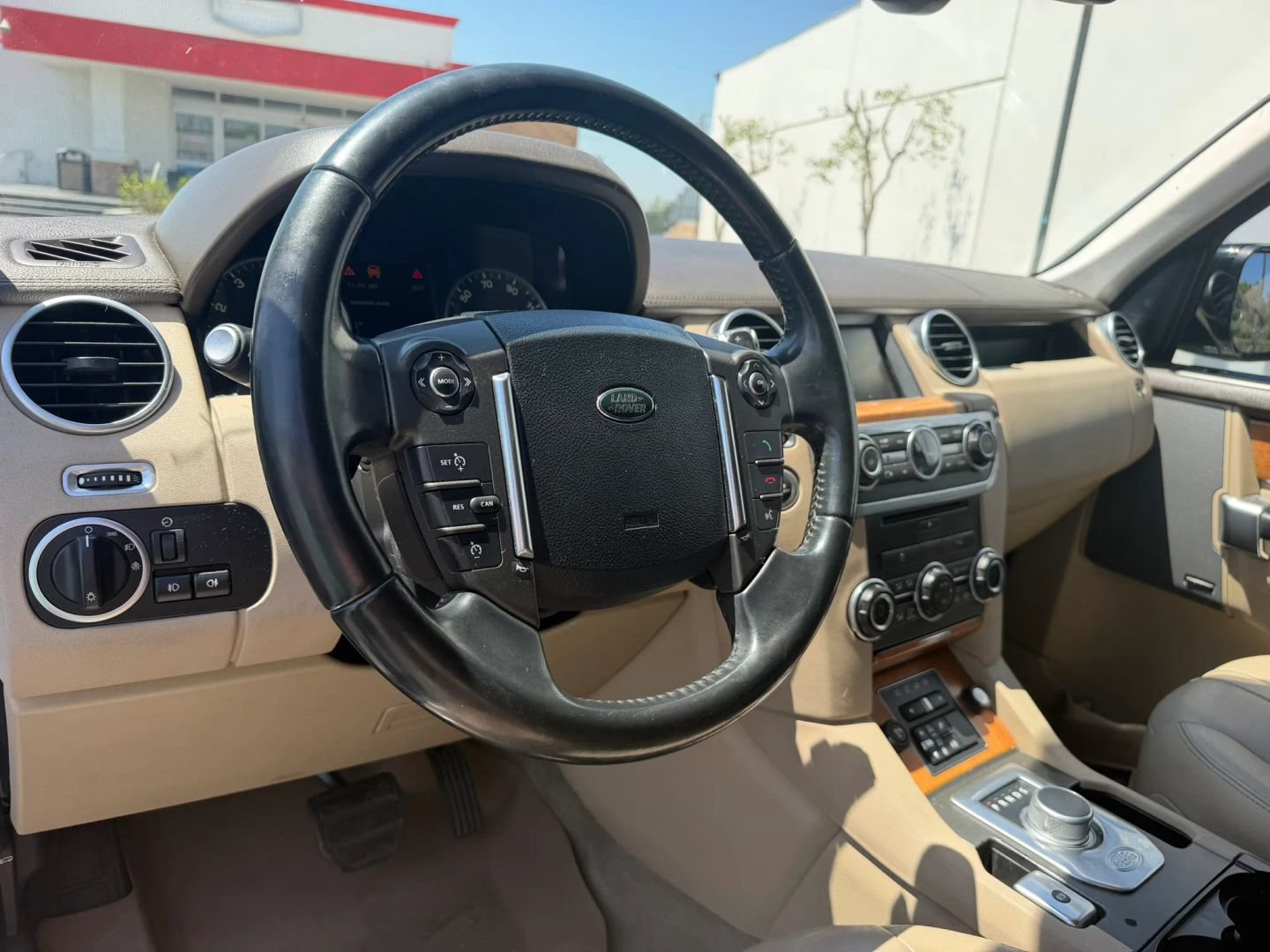 Used 2016 Land Rover LR4 HSE AWD/4WD image 11