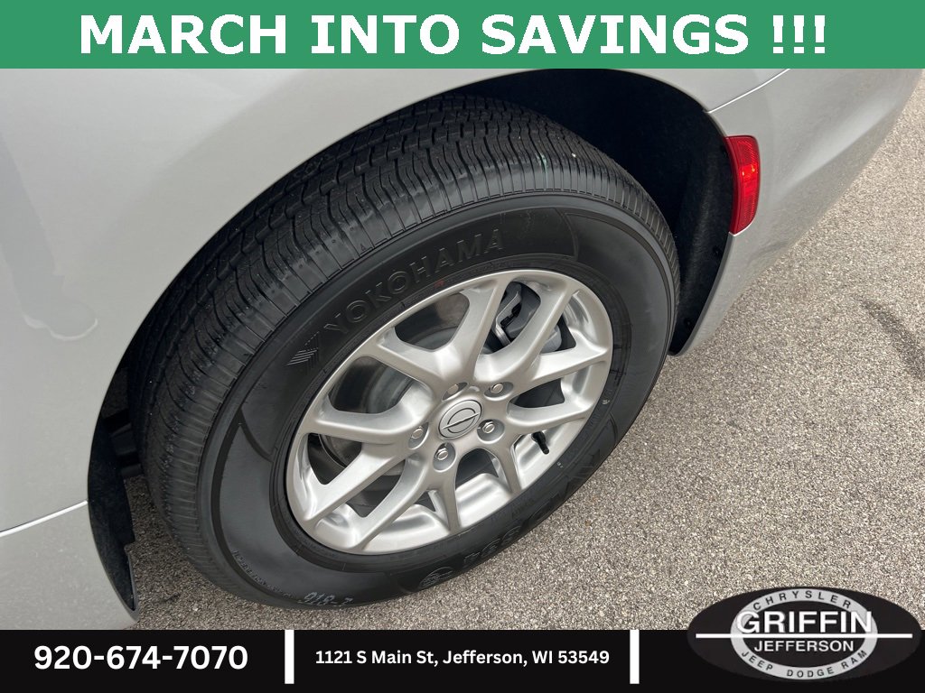 New 2026 Chrysler Pacifica Select image 17