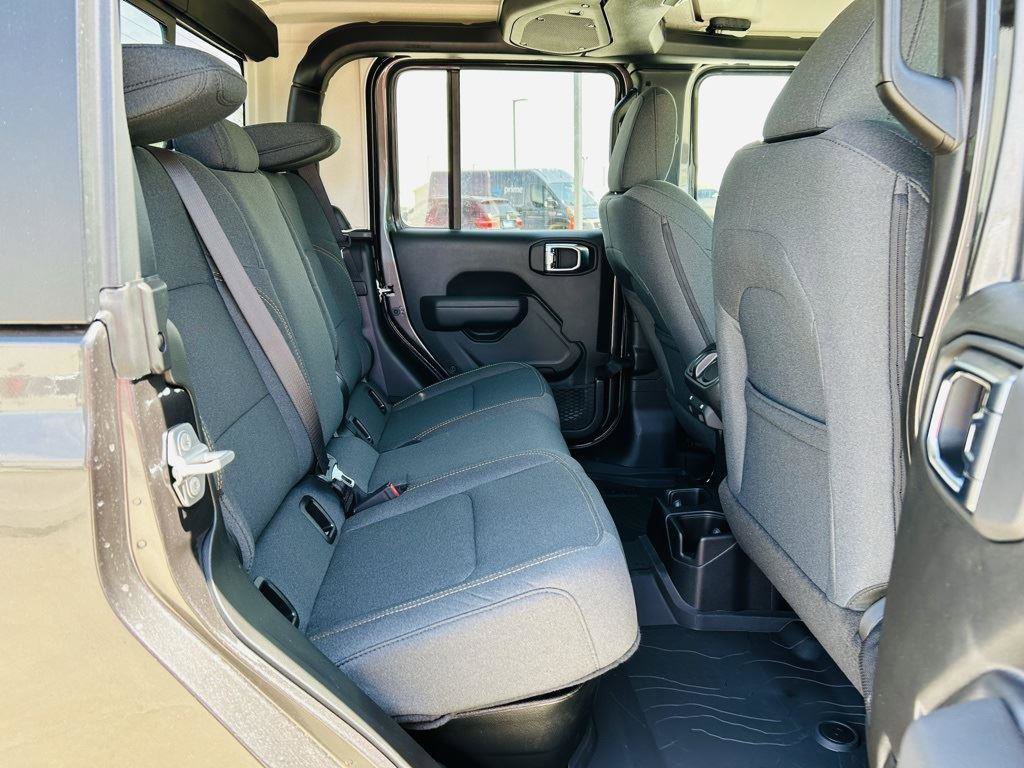 New 2025 Jeep Gladiator Sport image 28