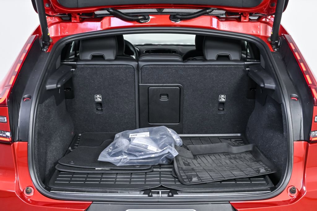 Used 2023 Volvo C40 P8 Recharge Ultimate image 32