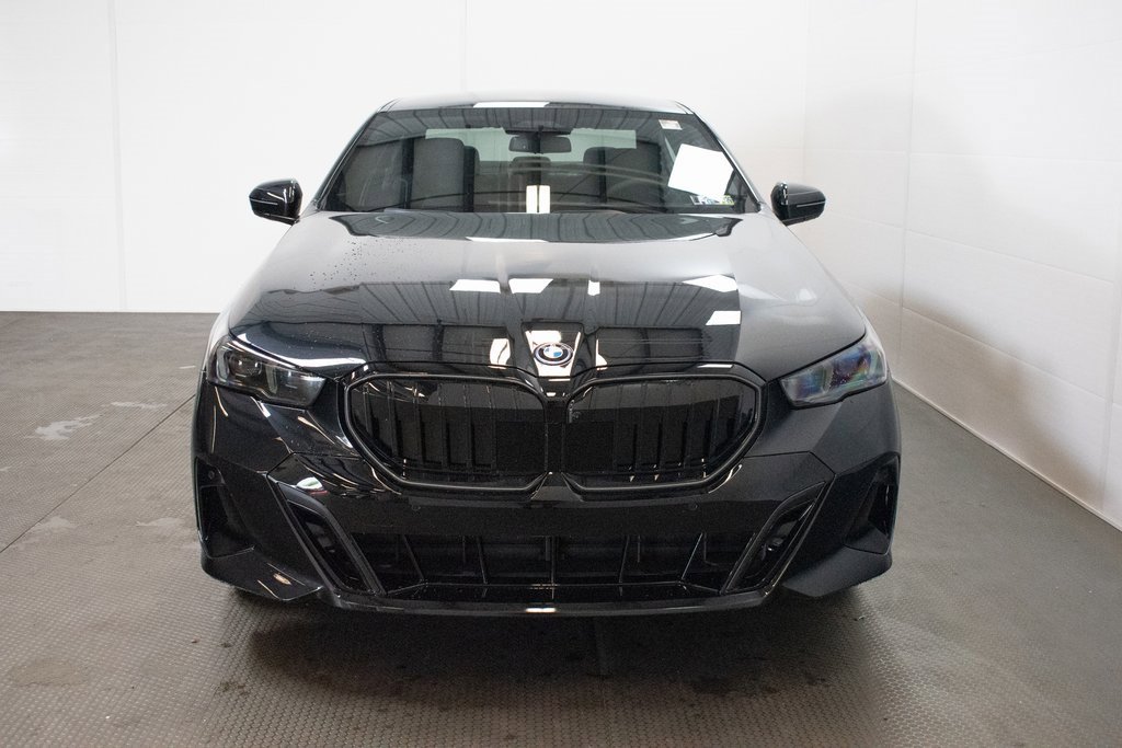 New 2026 BMW 550e xDrive image 2