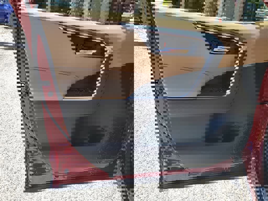 Used 2025 Toyota RAV4 XLE w/ Convenience Package image 17