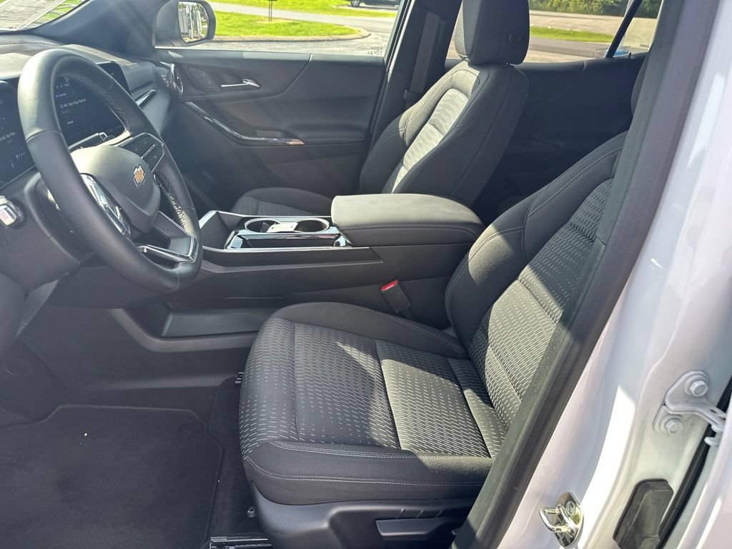 Used 2025 Chevrolet Equinox LT AWD/4WD image 16