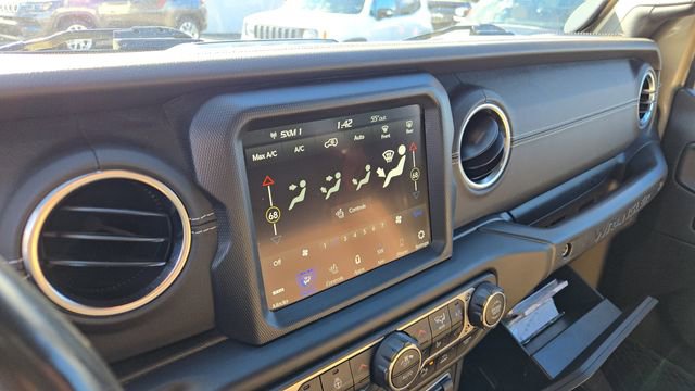 Certified 2022 Jeep Wrangler Unlimited Rubicon 4xe w/ Cold Weather Group image 17