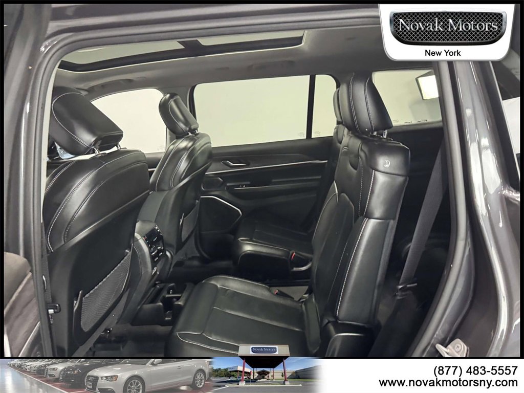 Used 2022 Jeep Grand Cherokee L Limited w/ Black Appearance Package image 11