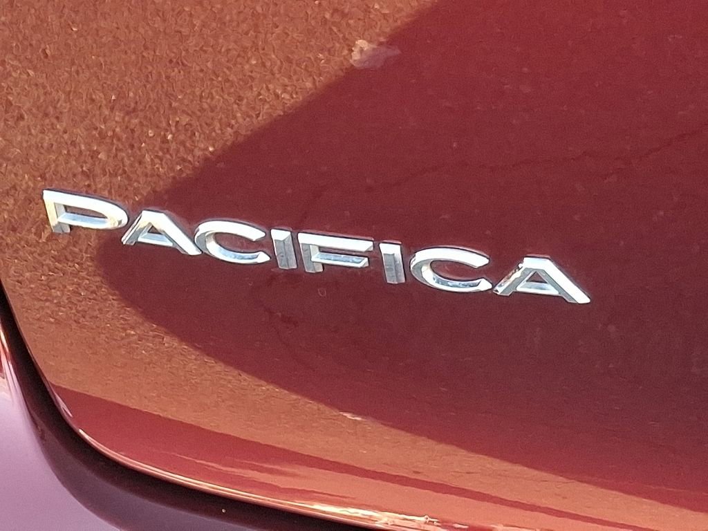 Used 2023 Chrysler Pacifica Touring-L image 29