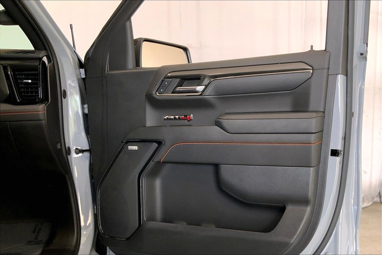 Used 2024 GMC Sierra 1500 AT4 w/ Technology Package AWD/4WD image 26