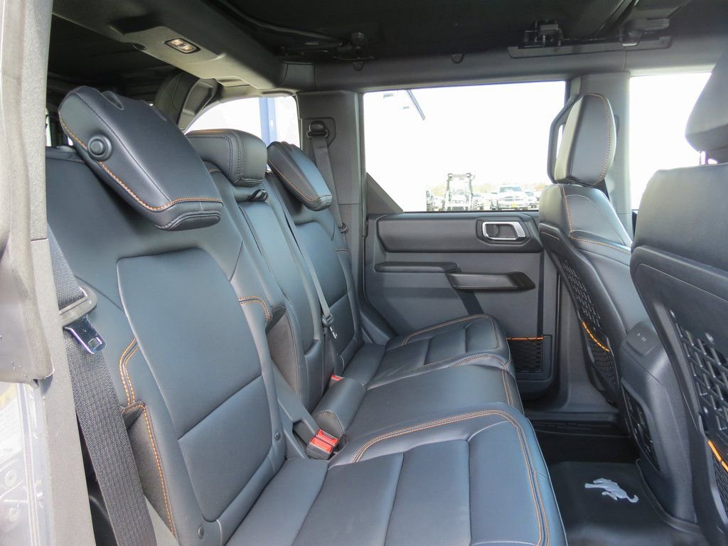 Used 2024 Ford Bronco Badlands image 32
