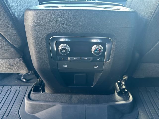 Used 2024 GMC Yukon XL Denali image 19