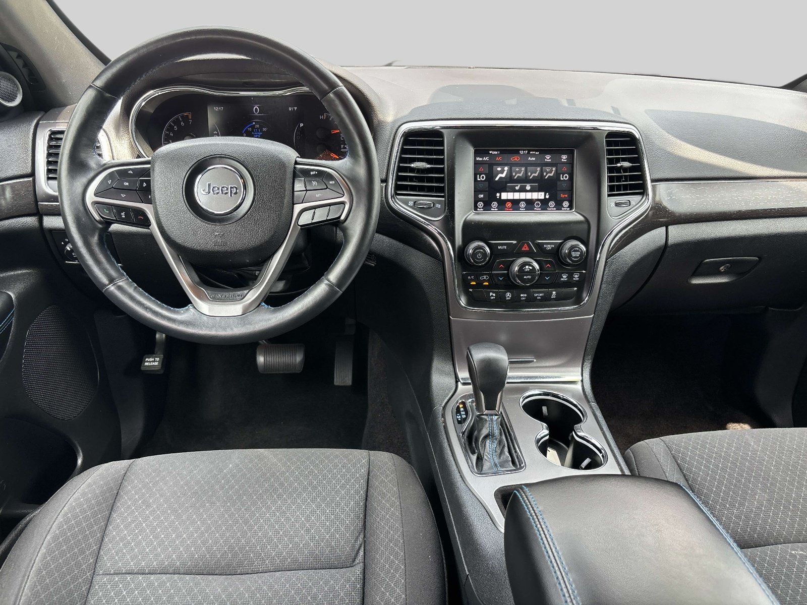 Used 2018 Jeep Grand Cherokee Laredo AWD/4WD image 13