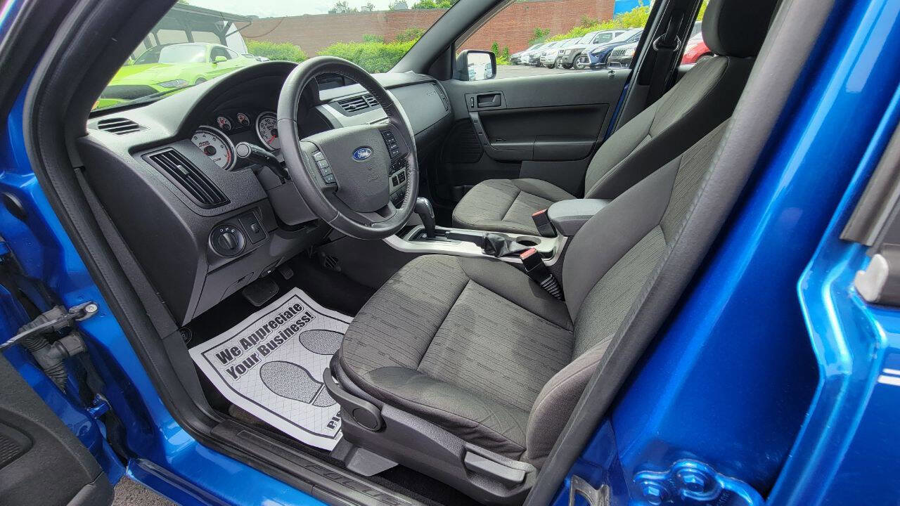 Used 2010 Ford Focus SE FWD image 11