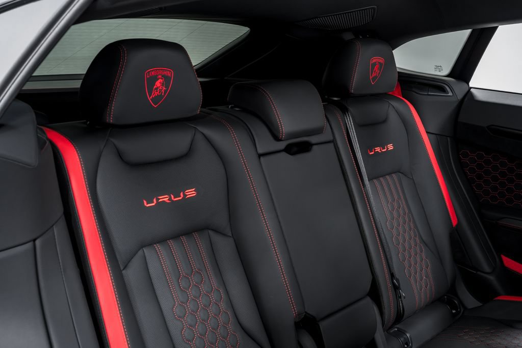 Used 2024 Lamborghini Urus Performante AWD/4WD image 35