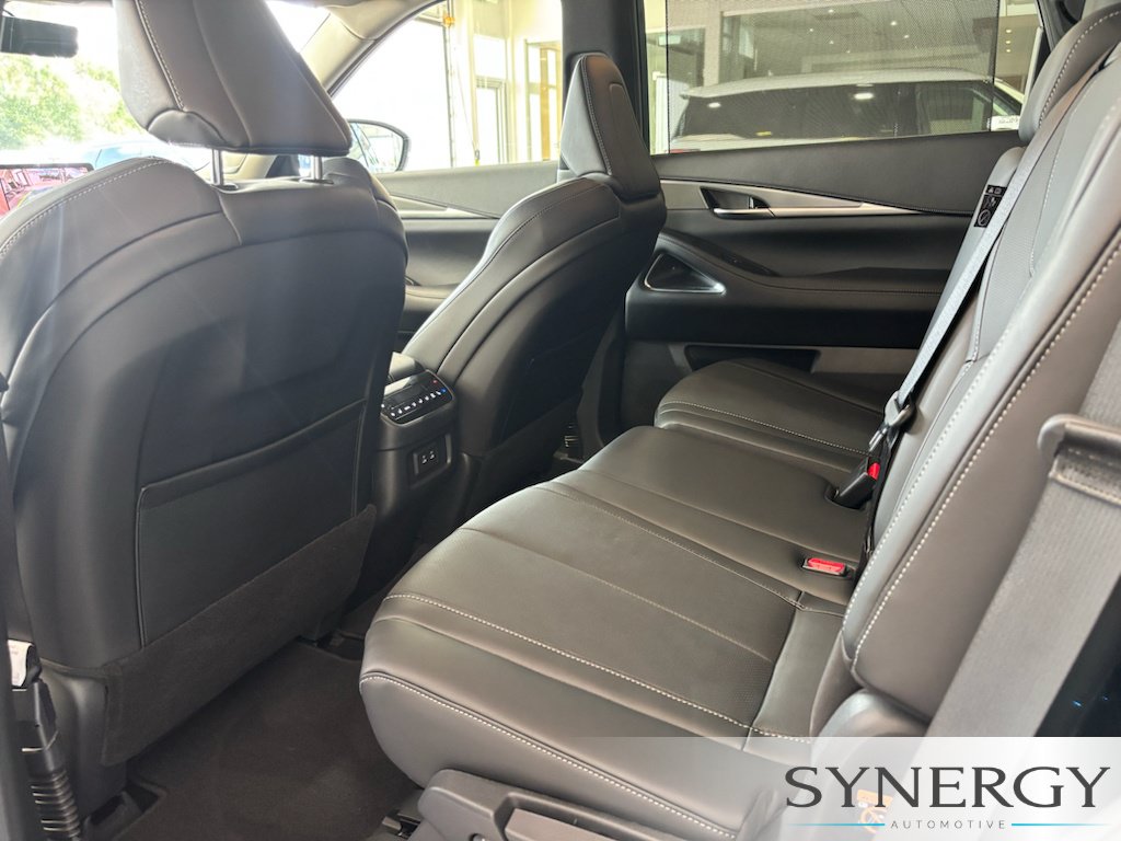 Certified 2026 INFINITI QX60 Luxe w/ Cargo Package AWD/4WD image 21