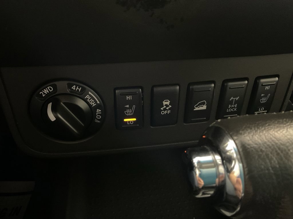 Used 2015 Nissan Xterra PRO-4X AWD/4WD image 3