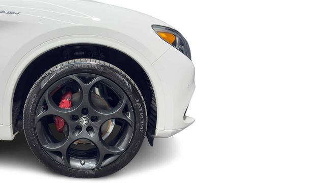 Used 2022 Alfa Romeo Stelvio Veloce image 8