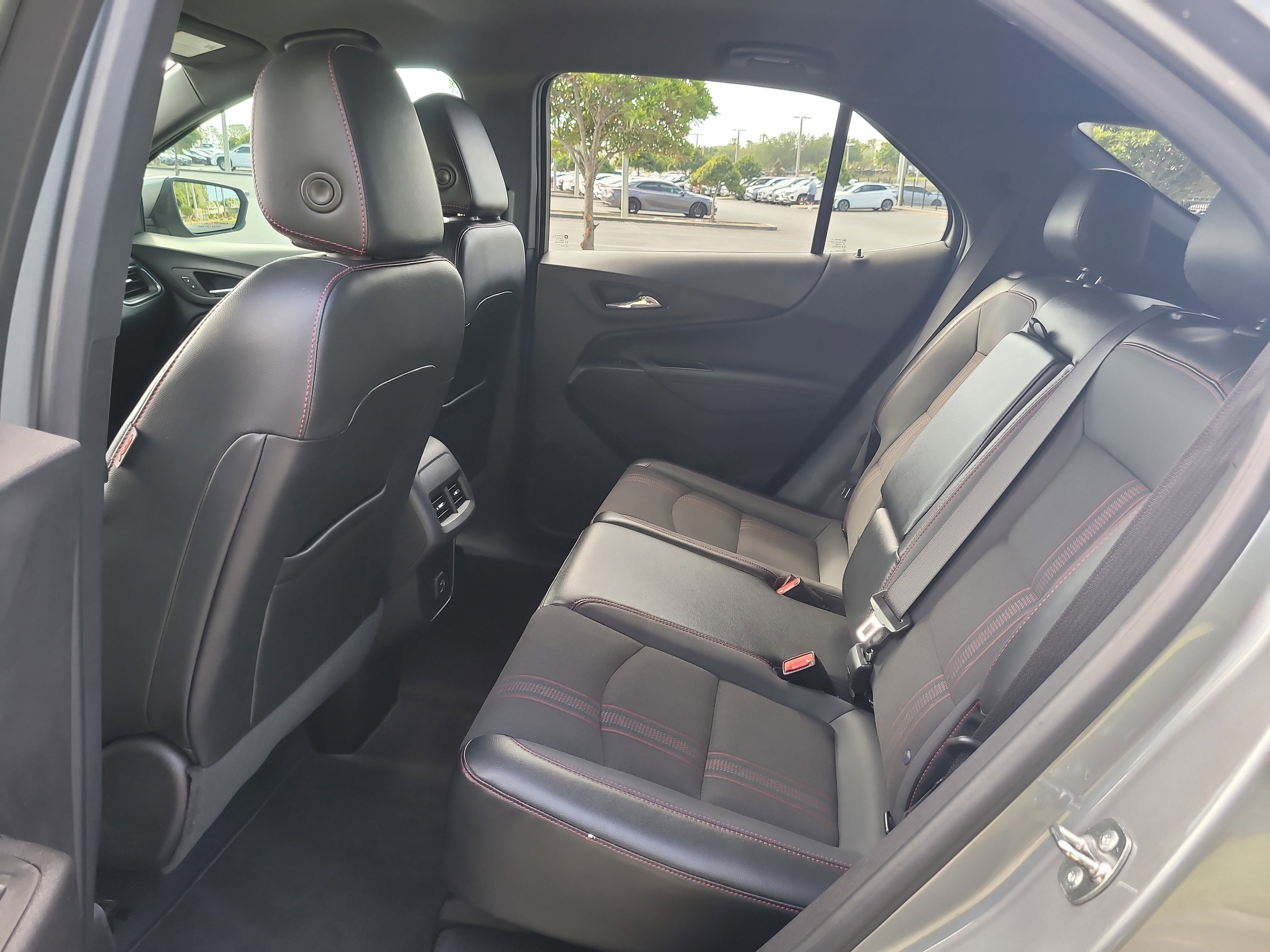 Used 2024 Chevrolet Equinox RS FWD image 15
