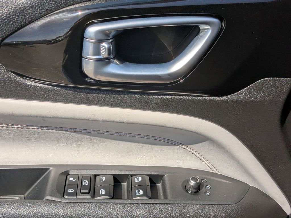 Used 2023 Jeep Compass Limited image 12