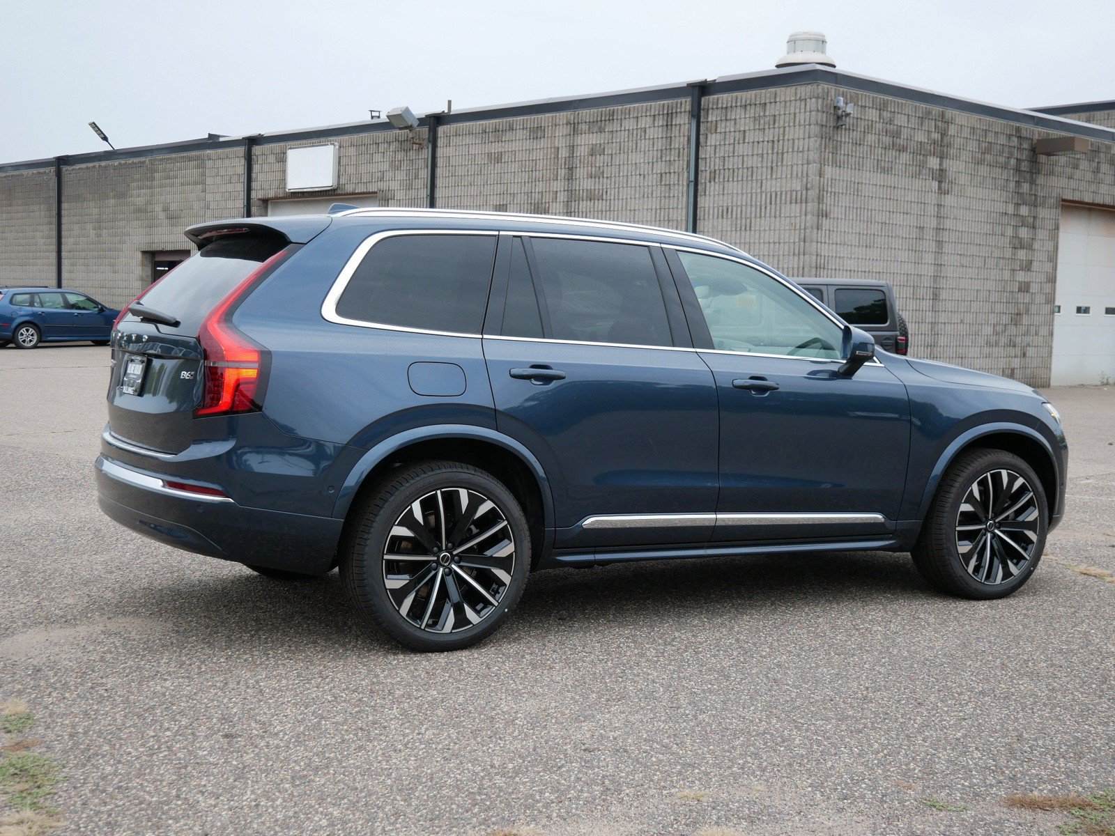 New 2027 Volvo XC90 B6 Plus AWD/4WD image 3