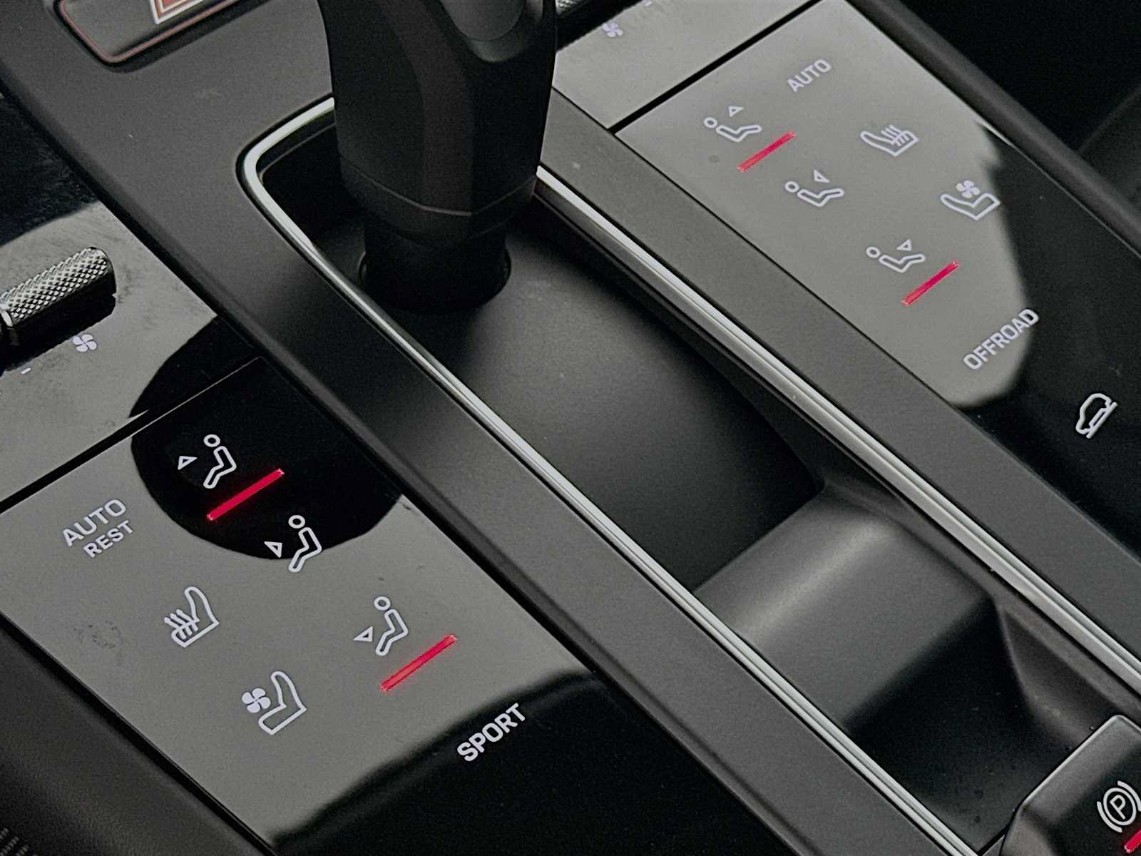 Certified 2026 Porsche Macan AWD/4WD image 21