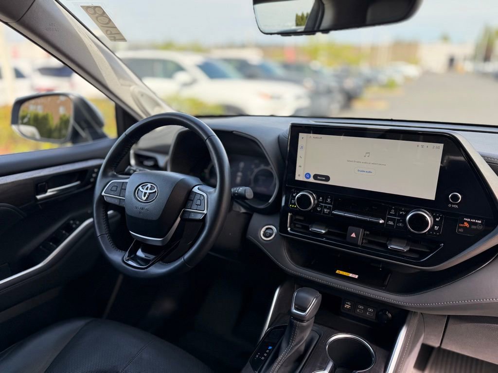 Used 2023 Toyota Highlander Limited image 21