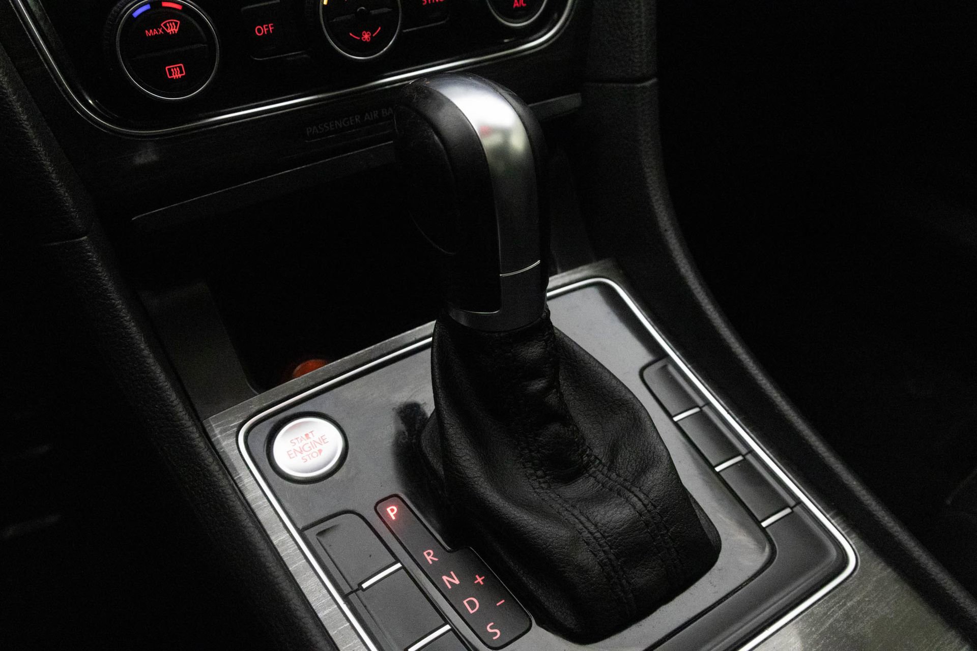 Used 2018 Volkswagen Passat 2.0T SE w/ SE Lighting Package image 26