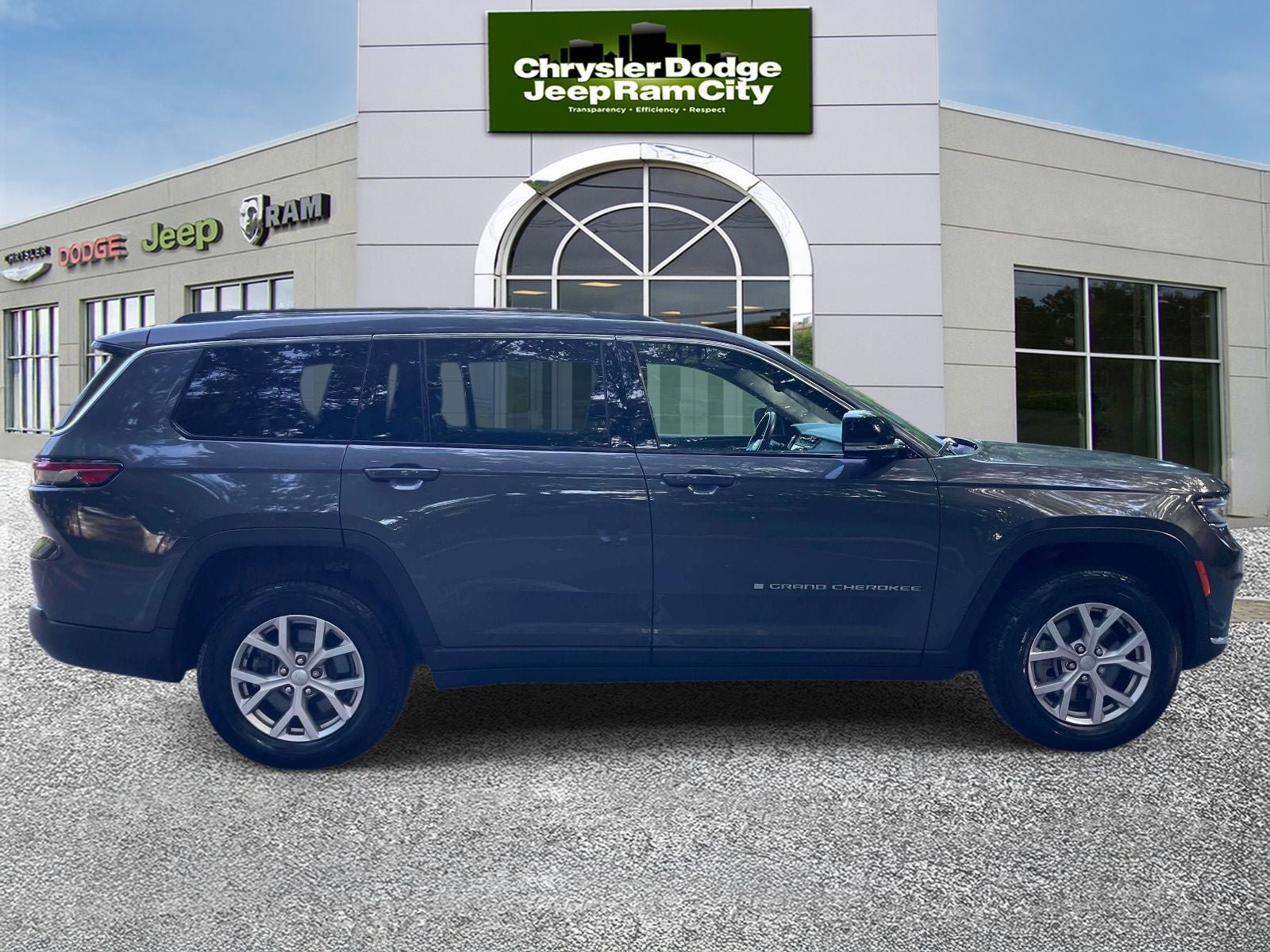 Used 2022 Jeep Grand Cherokee L Limited AWD/4WD image 5