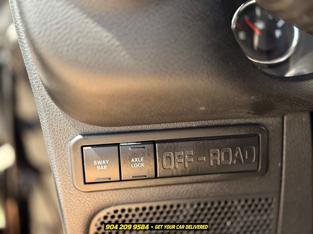 Used 2017 Jeep Wrangler Unlimited Rubicon w/ Connectivity Group AWD/4WD image 13