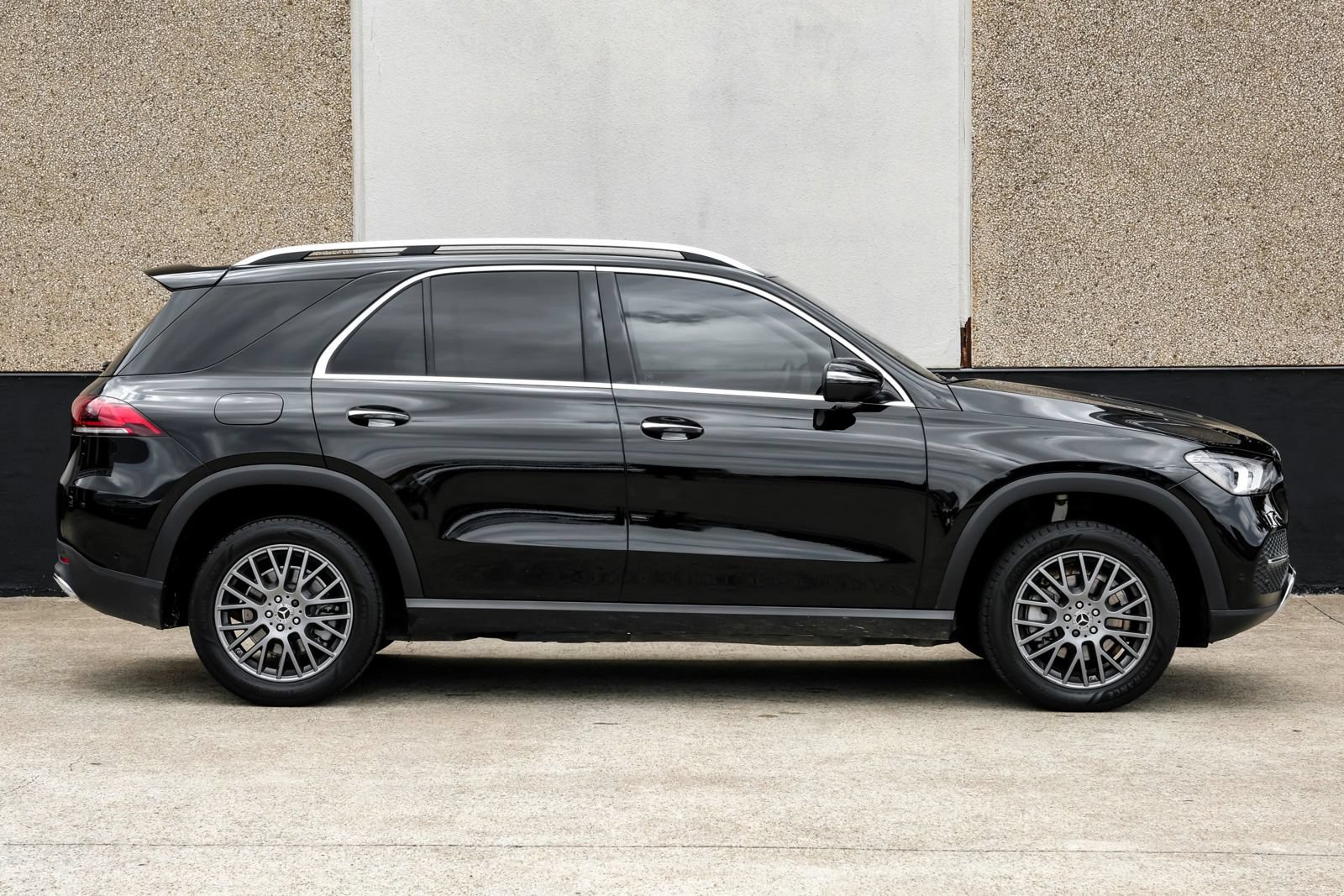 Used 2021 Mercedes-Benz GLE 350 w/ Premium Package image 9