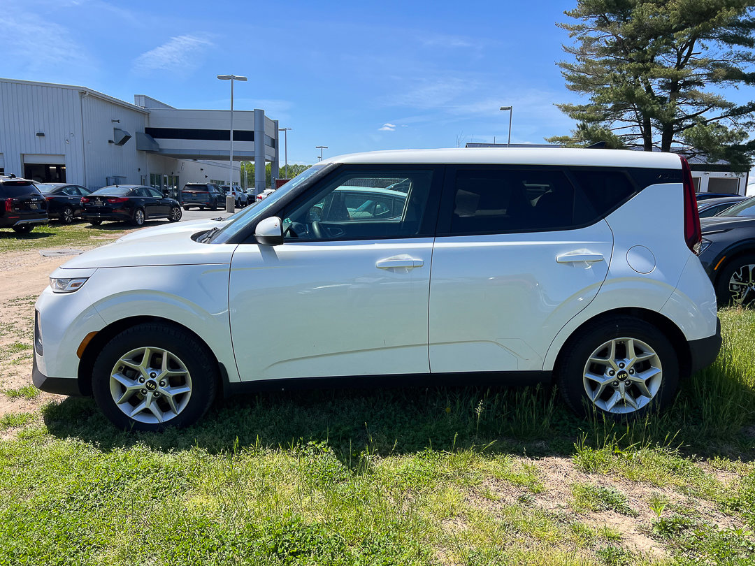 Used 2020 Kia Soul S FWD image 2