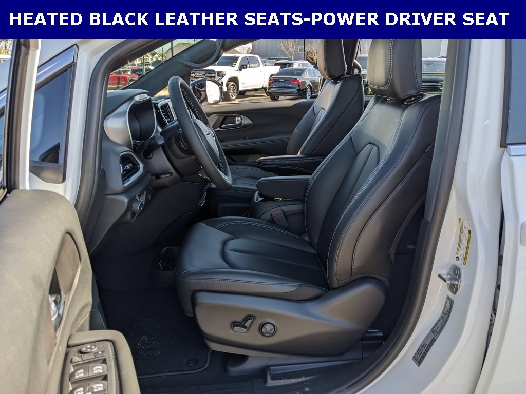 New 2026 Chrysler Voyager LX image 3