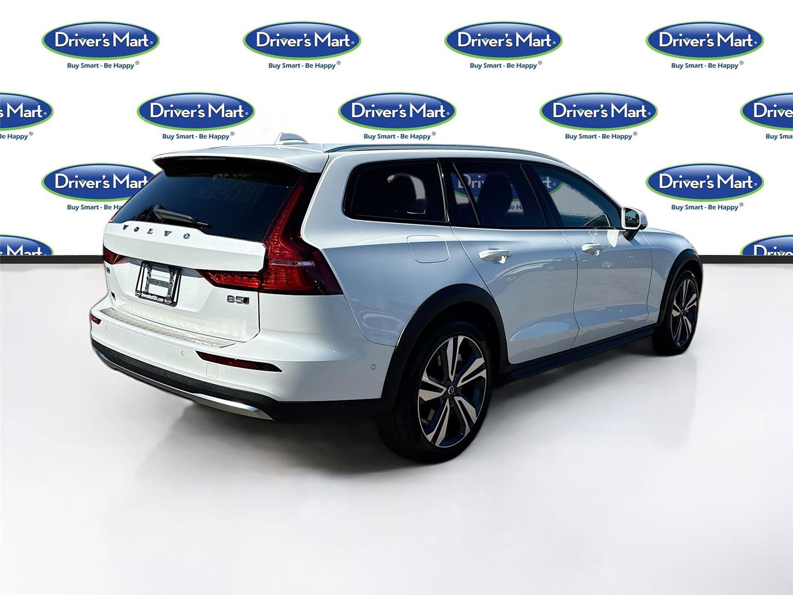 Used 2025 Volvo V60 B5 Cross Country Plus image 7