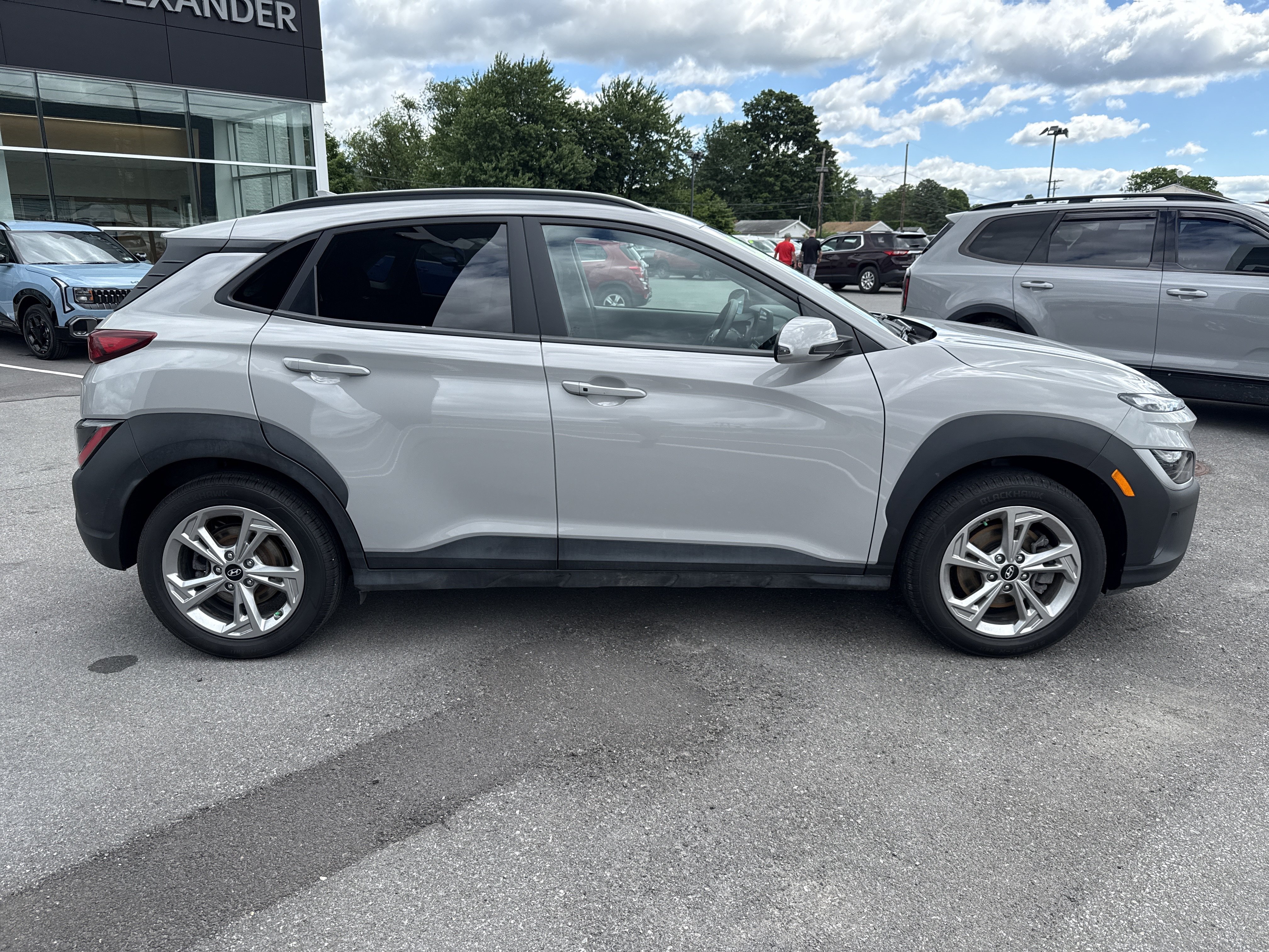 Used 2022 Hyundai Kona SEL AWD/4WD image 2