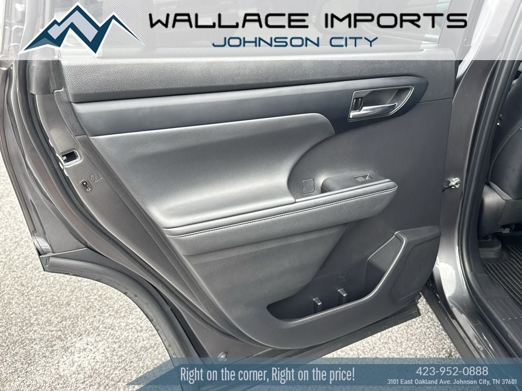 Used 2022 Toyota Highlander XSE FWD image 34