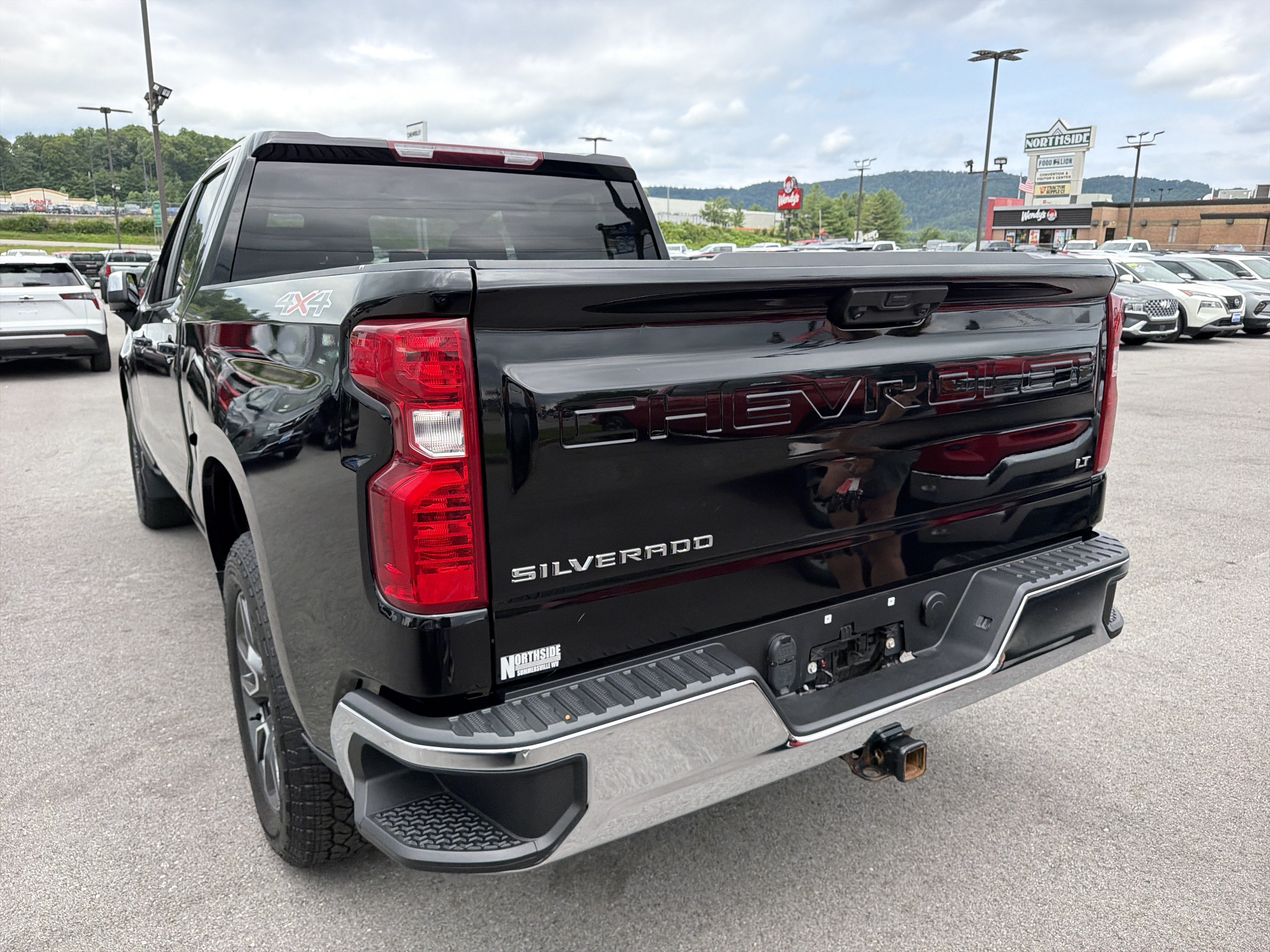 Used 2023 Chevrolet Silverado 1500 LT AWD/4WD image 9