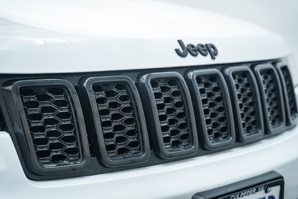 Used 2019 Jeep Grand Cherokee Altitude AWD/4WD image 13