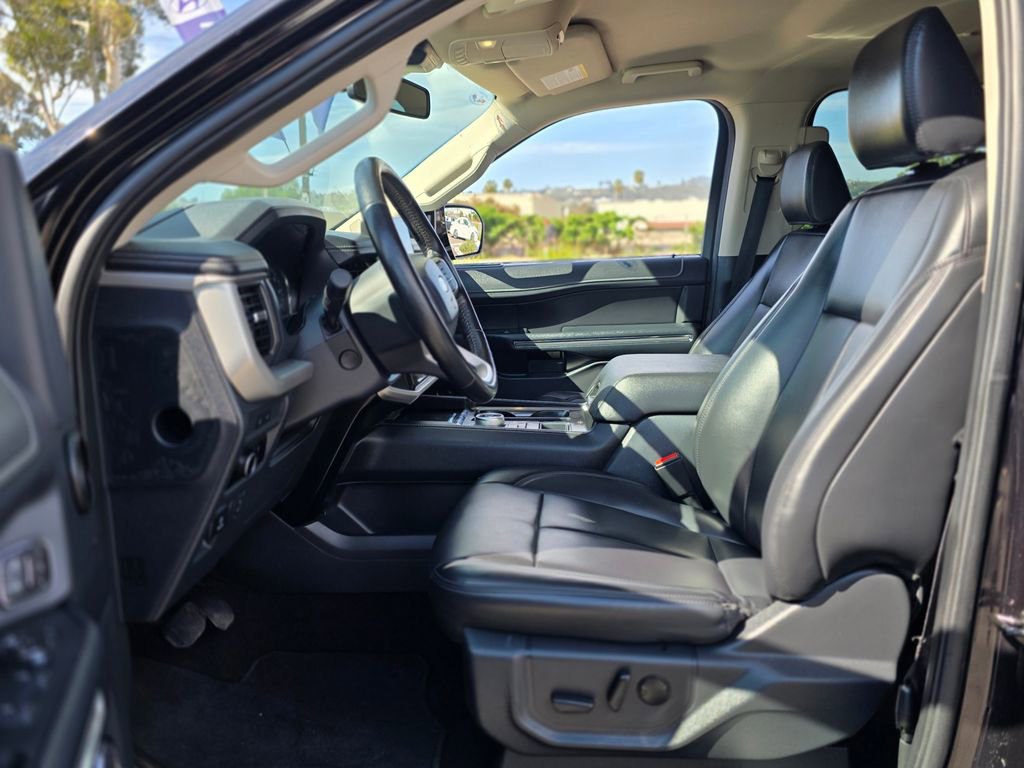 Used 2024 Ford Expedition Max XLT image 13