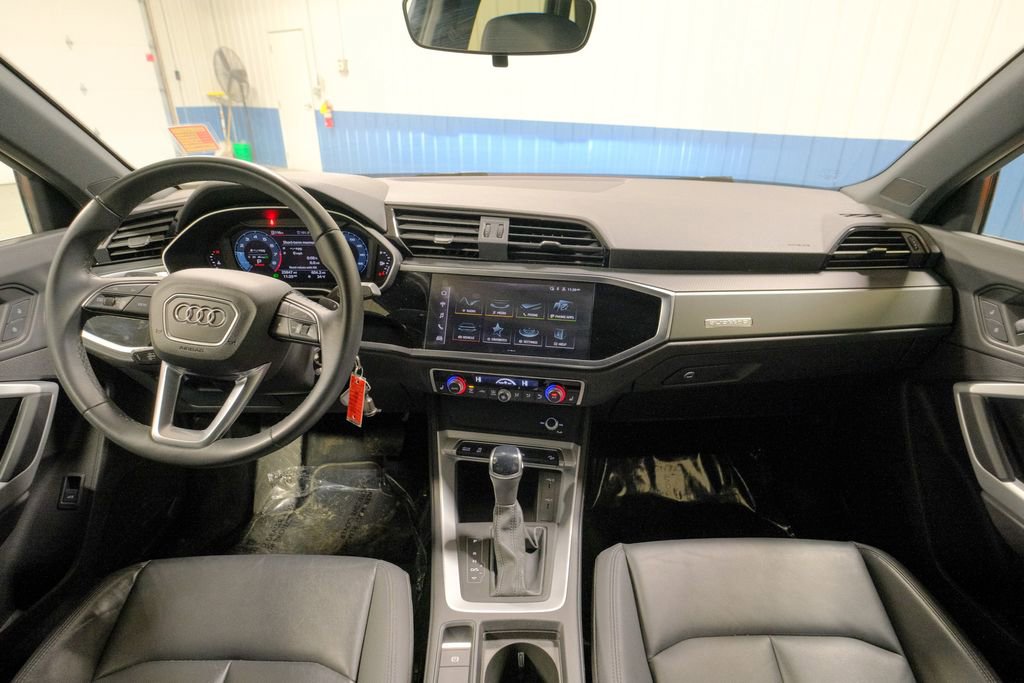 Used 2025 Audi Q3 2.0T Premium image 31