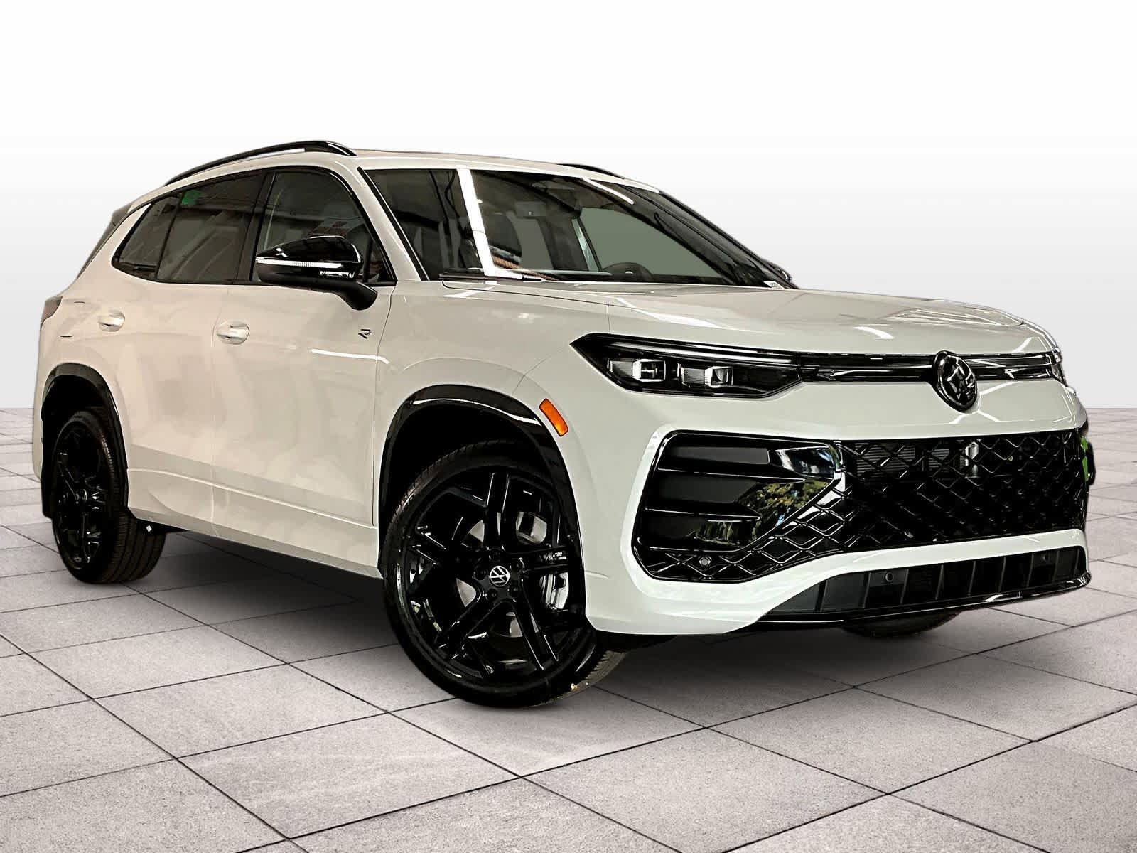New 2026 Volkswagen Tiguan SE R-Line AWD/4WD image 2