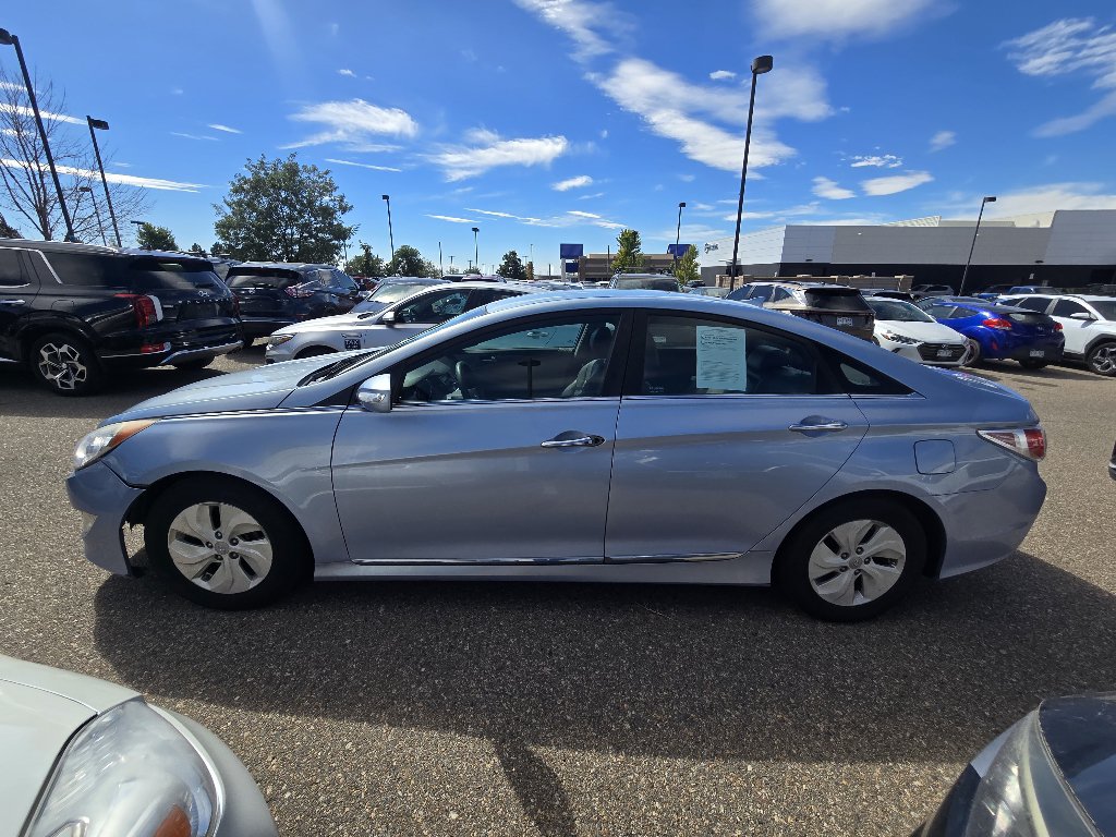 Used 2013 Hyundai Sonata Hybrid FWD image 2