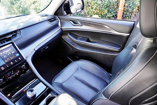 Used 2023 Jeep Grand Cherokee Limited w/ Trailer Tow Prep Group (B) image 21