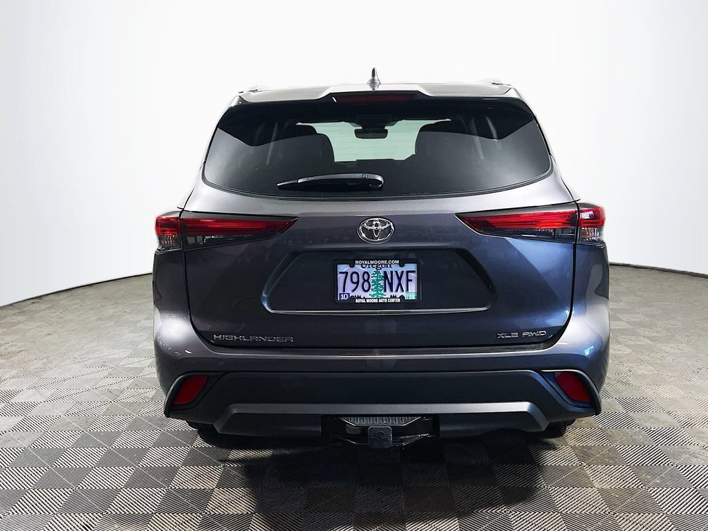 Used 2022 Toyota Highlander XLE AWD/4WD image 6