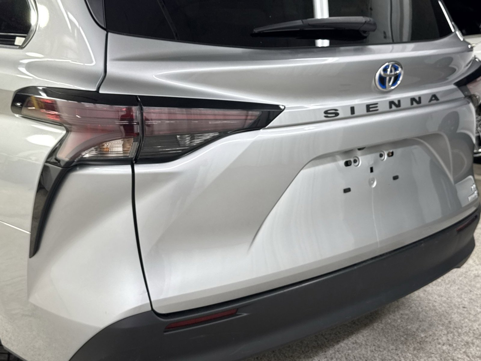 Used 2024 Toyota Sienna LE FWD image 39