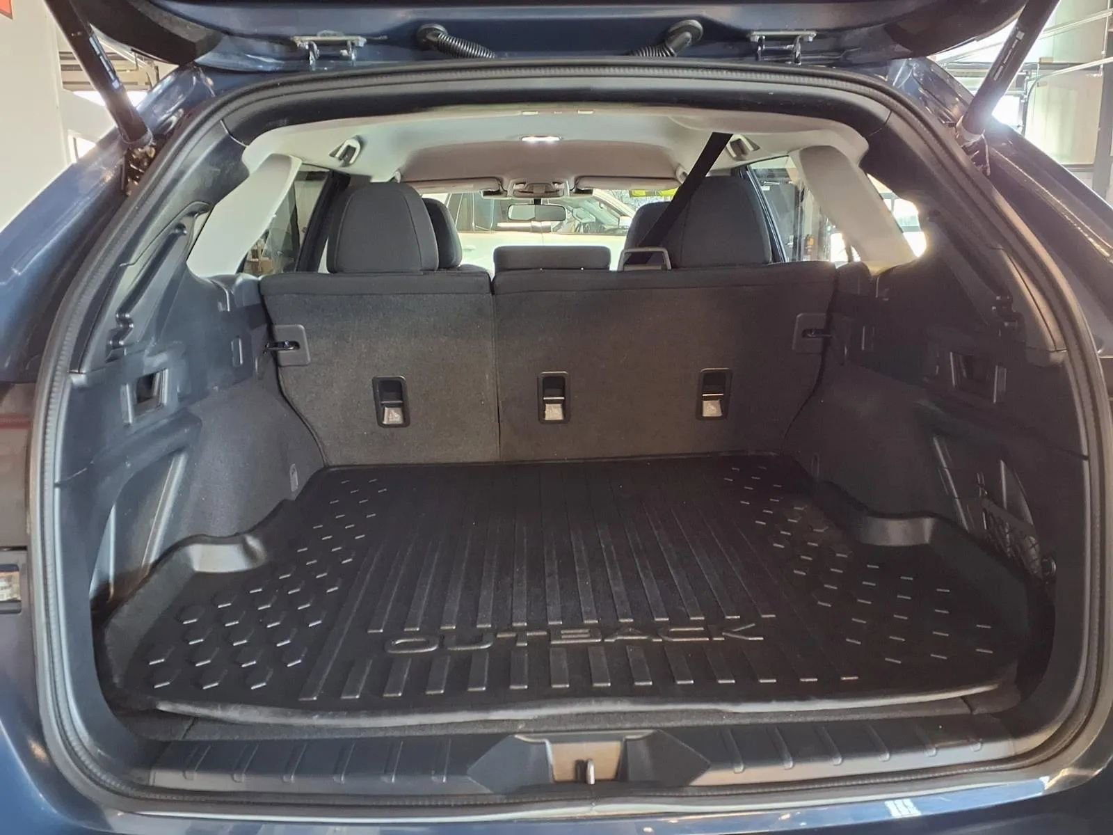 Used 2024 Subaru Outback Premium AWD/4WD image 6