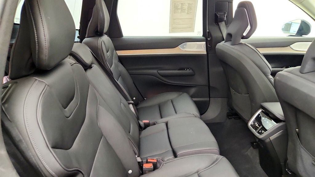 Used 2025 Volvo EX90 Ultra AWD/4WD image 19
