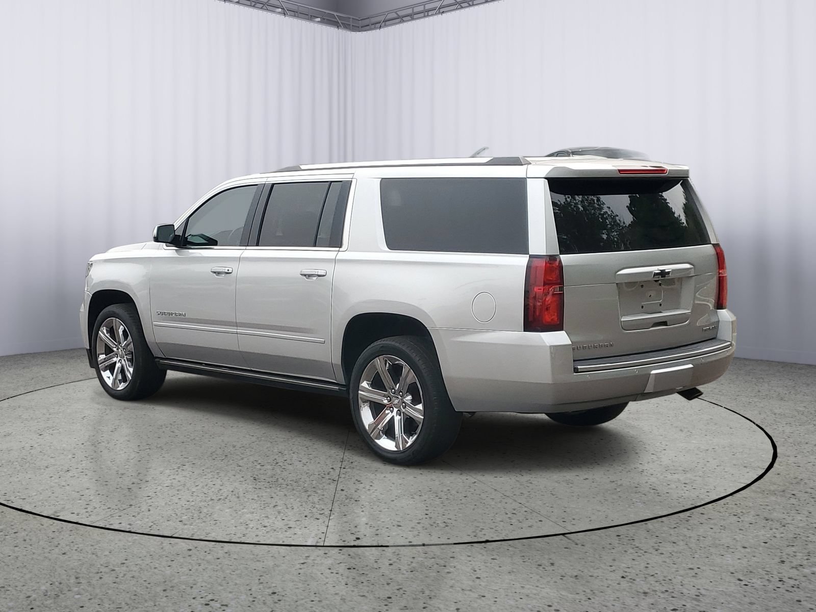 Used 2020 Chevrolet Suburban Premier w/ Premier 6.2L Value Package AWD/4WD image 4