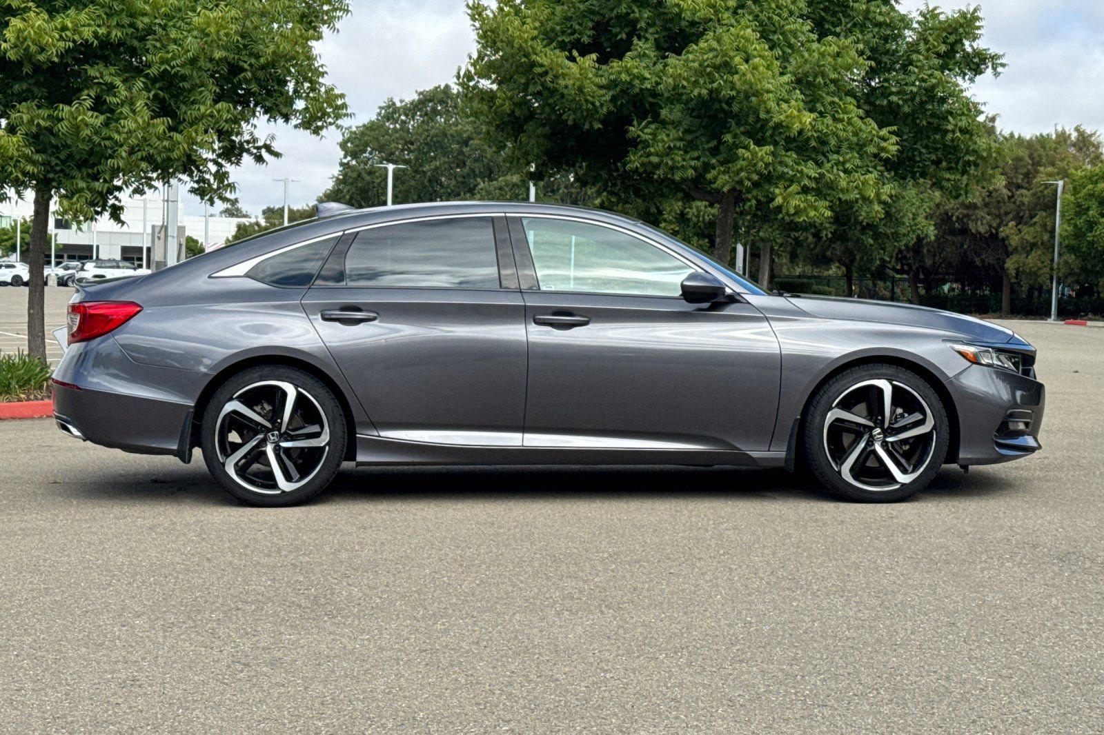 Used 2018 Honda Accord Sport image 3