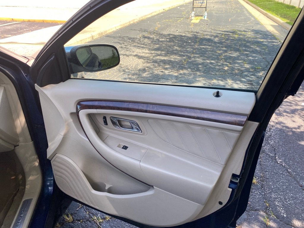 Used 2012 Ford Taurus Limited image 25