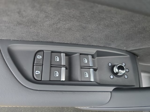 Used 2024 Audi Q5 e Premium Plus AWD/4WD image 30