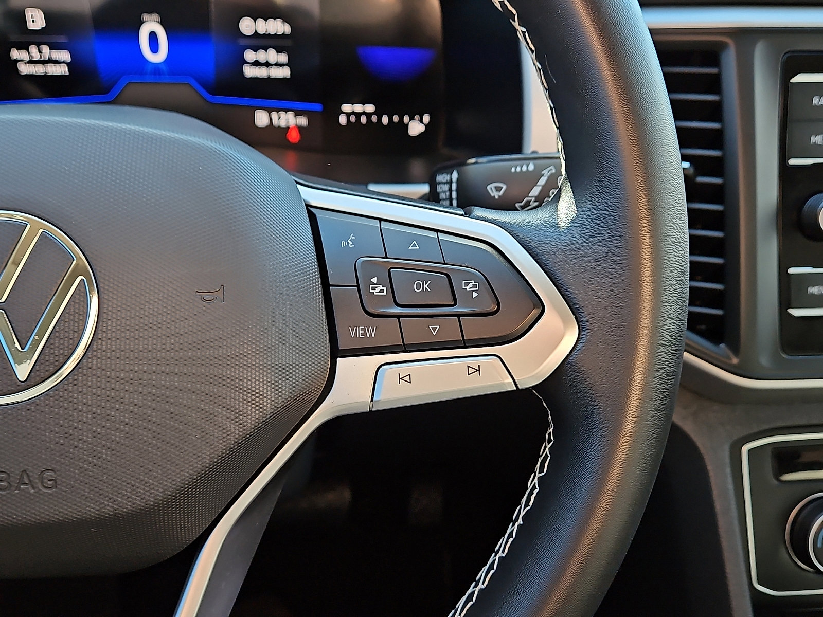 Used 2023 Volkswagen Atlas SE image 17